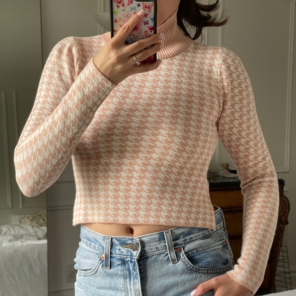 Open Back Turtle Neck Sweater - Picture 5 of 6